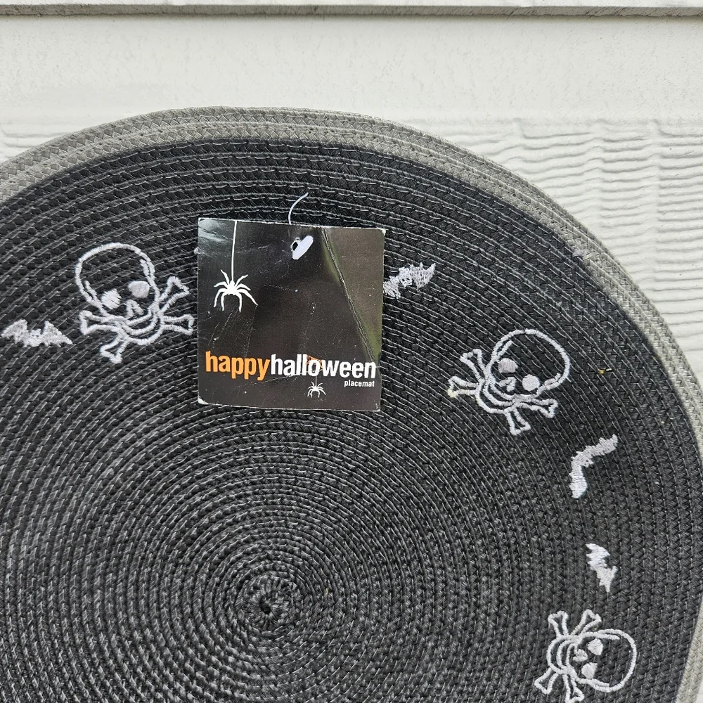 Kohls Halloween Placemat Round Skull Crossbones Bat Black Weave 15